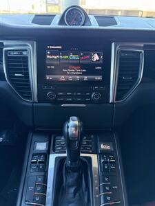 2017 Porsche Macan S   - Photo 22 - Tarzana, CA 91356