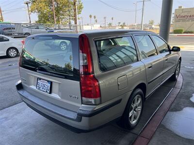 2004 Volvo V70 2.4   - Photo 7 - Tarzana, CA 91356