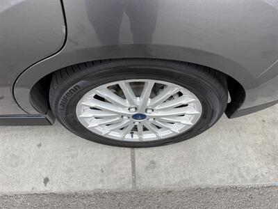 2013 Ford C-MAX Hybrid SEL   - Photo 10 - Tarzana, CA 91356