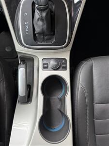 2013 Ford C-MAX Hybrid SEL   - Photo 22 - Tarzana, CA 91356