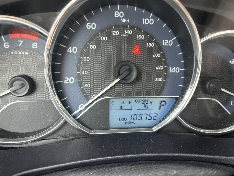 2014 Toyota Corolla LE photo 15