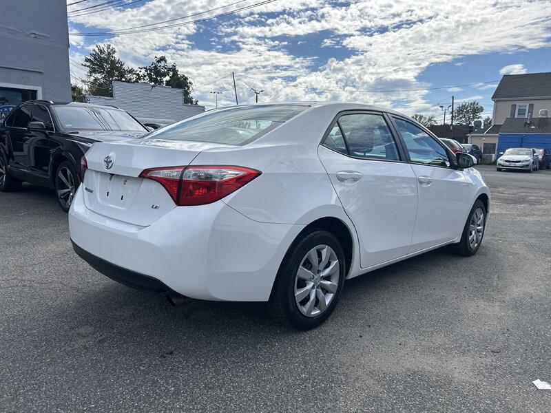 2014 Toyota Corolla LE photo 3