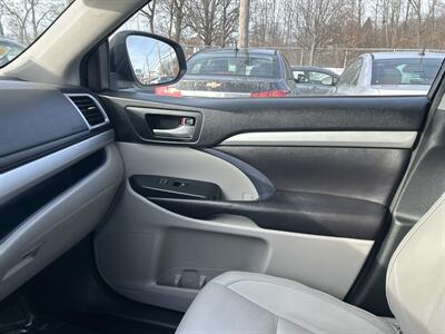 2016 Toyota Highlander XLE - Photo 13 - Framingham, MA 01702