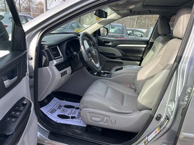 2016 Toyota Highlander XLE - Photo 10 - Framingham, MA 01702