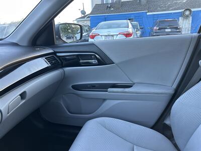 2017 Honda Accord LX   - Photo 12 - Framingham, MA 01702