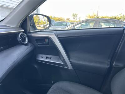 2018 Toyota RAV4 LE - Photo 11 - Framingham, MA 01702
