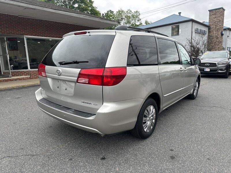 2005 Toyota Sienna CE photo 4