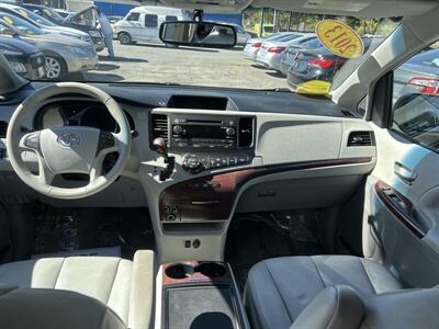 2013 Toyota Sienna Limited 7-Passenger   - Photo 12 - Framingham, MA 01702
