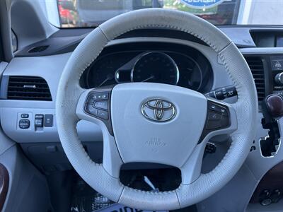 2013 Toyota Sienna Limited 7-Passenger   - Photo 14 - Framingham, MA 01702
