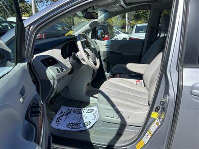 2013 Toyota Sienna Limited 7-Passenger   - Photo 9 - Framingham, MA 01702
