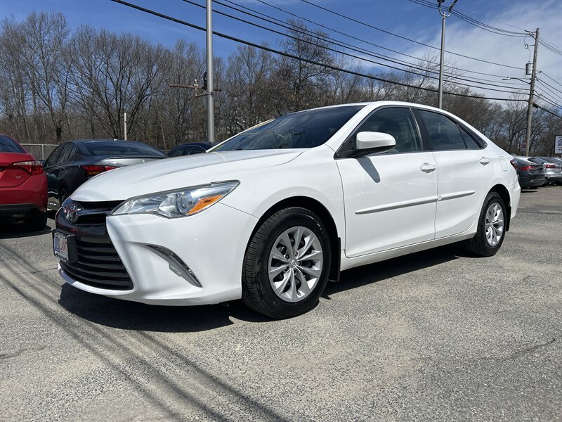 Super White 2016 Toyota Camry LE Sedan Front-Wheel Drive 6-Speed Automatic