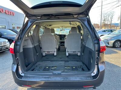 2016 Toyota Sienna LE 7-Passenger   - Photo 10 - Framingham, MA 01702