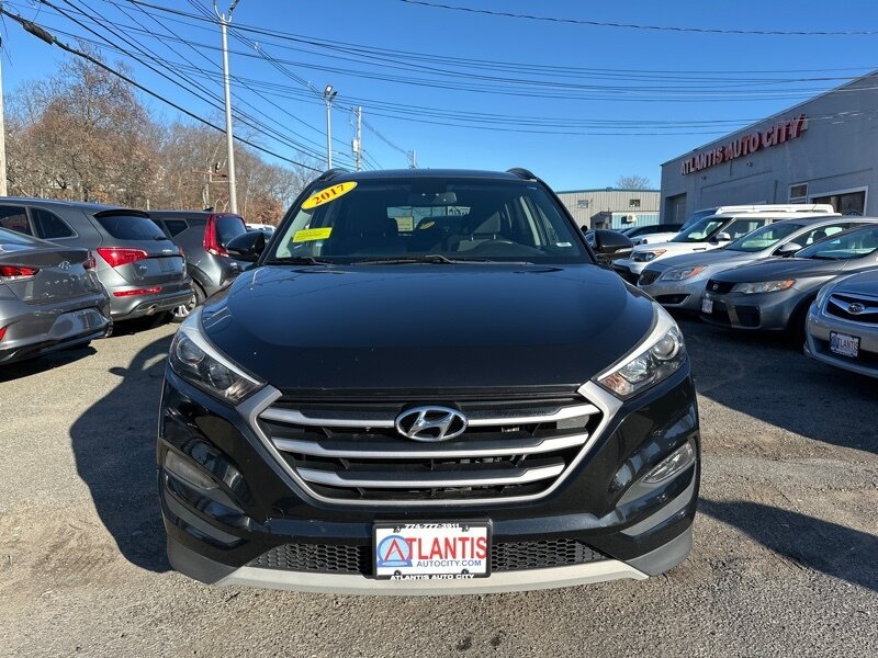 2017 Hyundai Tucson Value photo 2