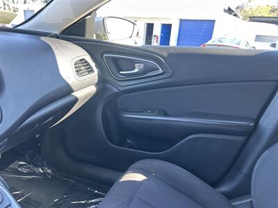 2015 Chrysler 200 Limited   - Photo 12 - Framingham, MA 01702