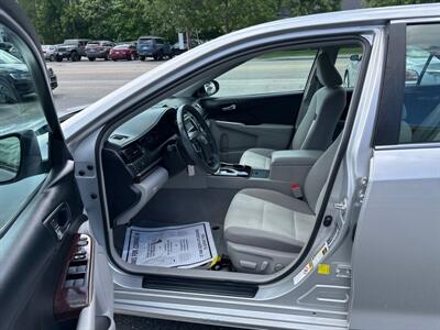 2013 Toyota Camry XLE   - Photo 10 - Acton, MA 01720
