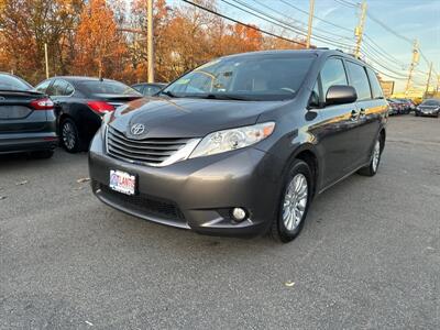 2013 Toyota Sienna XLE 8-Passenger   - Photo 1 - Framingham, MA 01702