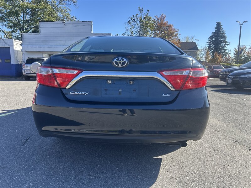 2015 Toyota Camry SE photo 4