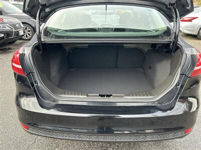 2016 Ford Focus SE   - Photo 9 - Framingham, MA 01702