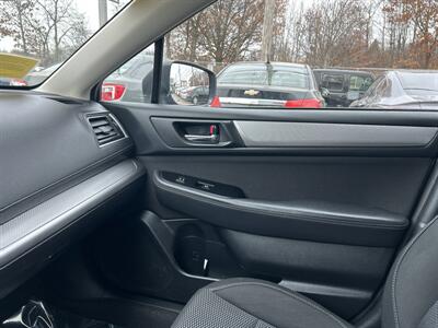 2018 Subaru Outback 2.5i Premium   - Photo 12 - Framingham, MA 01702