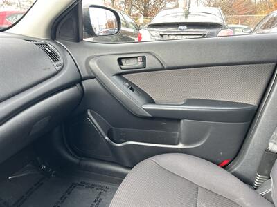 2011 Kia Forte5 EX - Photo 12 - Framingham, MA 01702