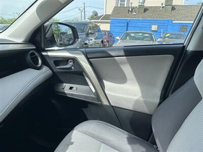2014 Toyota RAV4 XLE   - Photo 13 - Framingham, MA 01702