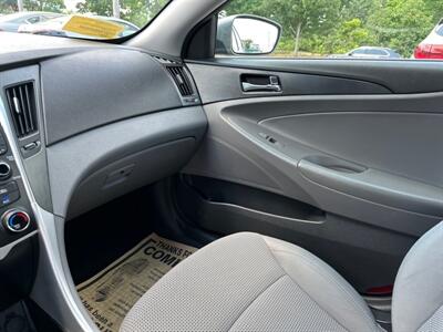 2013 Hyundai SONATA GLS   - Photo 12 - Framingham, MA 01702