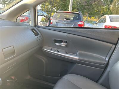 2014 Toyota Prius v Three   - Photo 12 - Framingham, MA 01702