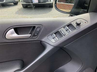 2017 Volkswagen Tiguan 2.0T Wolfsburg Edition 4M   - Photo 17 - Acton, MA 01720