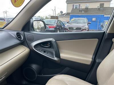 2012 Toyota RAV4 Limited   - Photo 12 - Framingham, MA 01702