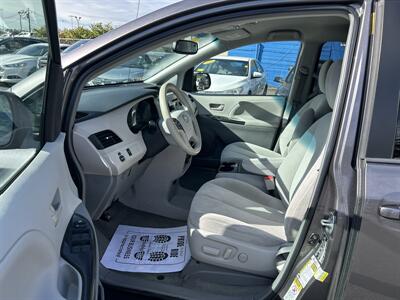 2014 Toyota Sienna LE 8-Passenger - Photo 9 - Framingham, MA 01702