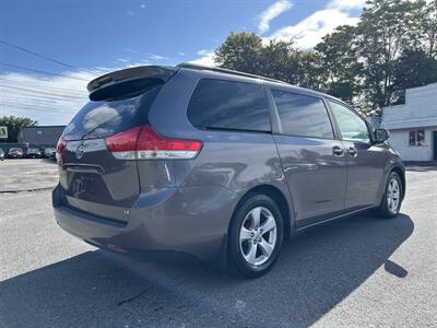 2014 Toyota Sienna LE 8-Passenger - Photo 4 - Framingham, MA 01702