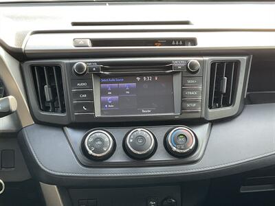 2018 Toyota RAV4 LE   - Photo 18 - Acton, MA 01720