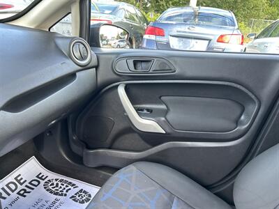 2013 Ford Fiesta SE   - Photo 11 - Framingham, MA 01702