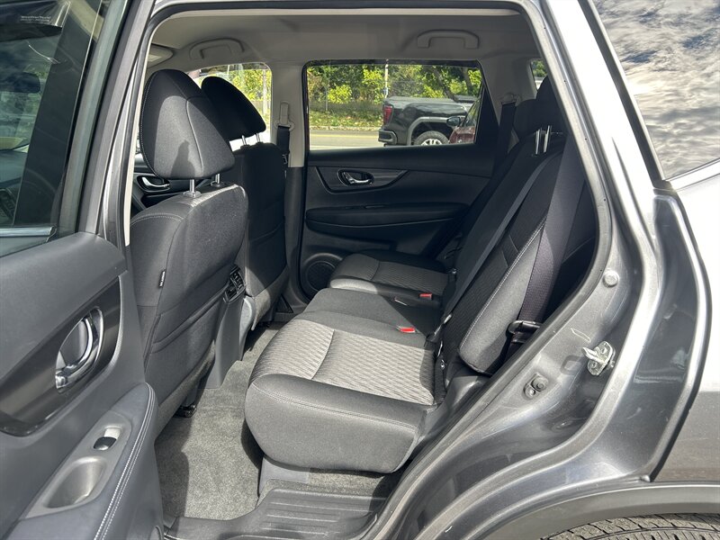2019 Nissan Rogue SV photo 9