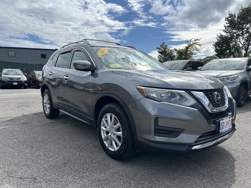 2019 Nissan Rogue SV photo 2