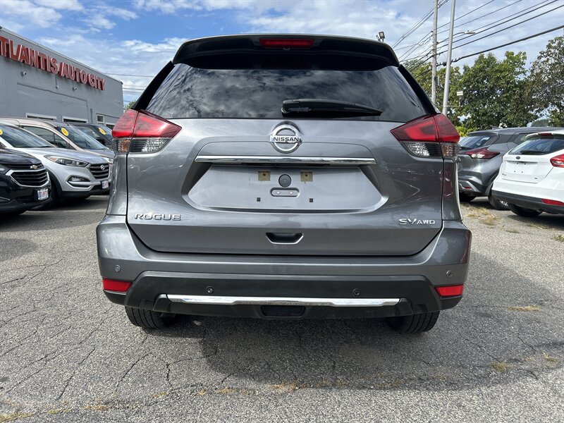 2019 Nissan Rogue SV photo 4