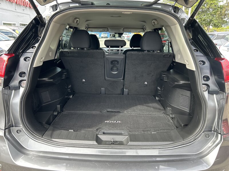 2019 Nissan Rogue SV photo 7