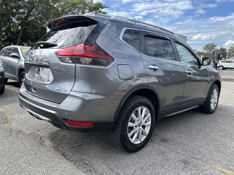 2019 Nissan Rogue SV photo 3