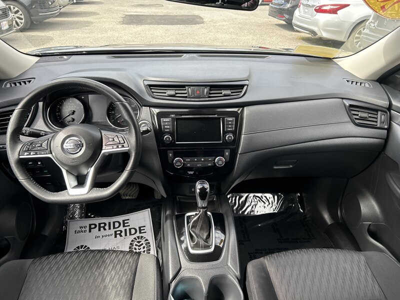 2019 Nissan Rogue SV photo 10