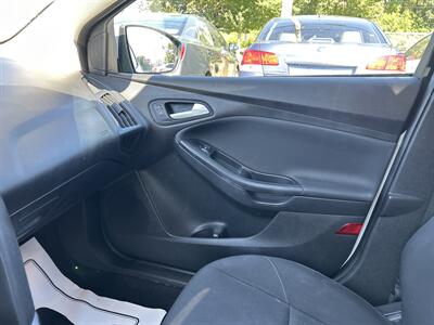 2017 Ford Focus SE   - Photo 12 - Framingham, MA 01702
