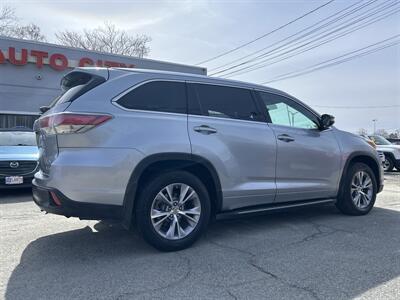 2015 Toyota Highlander XLE - Photo 4 - Framingham, MA 01702