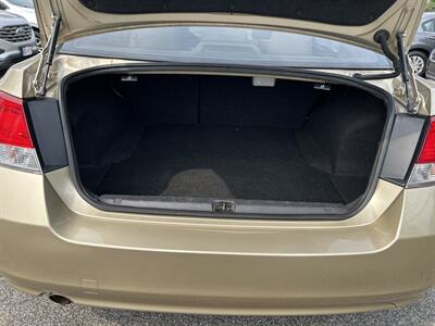 2010 Subaru Legacy 2.5i Premium   - Photo 9 - Framingham, MA 01702