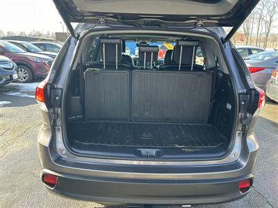 2019 Toyota Highlander XLE   - Photo 9 - Framingham, MA 01702