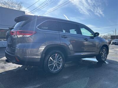 2019 Toyota Highlander XLE   - Photo 4 - Framingham, MA 01702