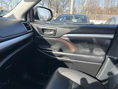 2019 Toyota Highlander XLE   - Photo 13 - Framingham, MA 01702