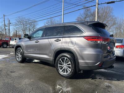 2019 Toyota Highlander XLE   - Photo 6 - Framingham, MA 01702