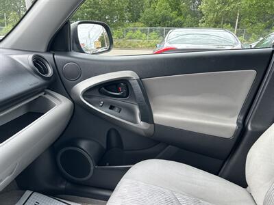 2012 Toyota RAV4   - Photo 11 - Framingham, MA 01702