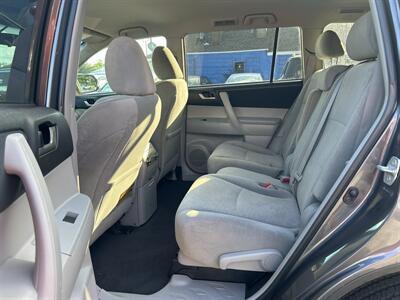 2012 Toyota Highlander   - Photo 10 - Framingham, MA 01702