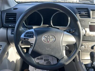 2012 Toyota Highlander   - Photo 13 - Framingham, MA 01702