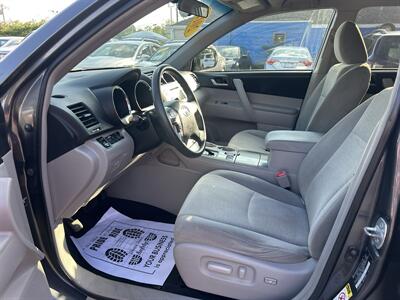 2012 Toyota Highlander   - Photo 9 - Framingham, MA 01702
